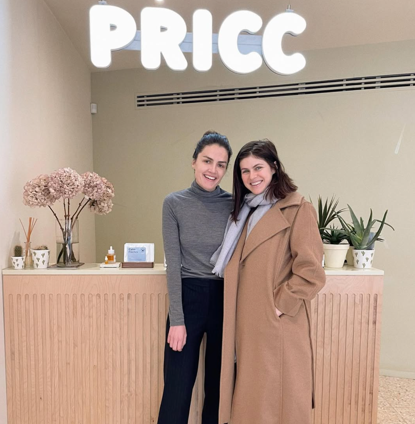 Which celebrities are vocal advocates of TCM?